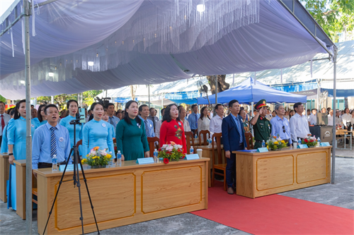 Trường THPT Nguyễn Huệ tổ chức Lễ kỷ niệm 30 năm thành lập trường và Ngày Nhà giáo Việt Nam 
